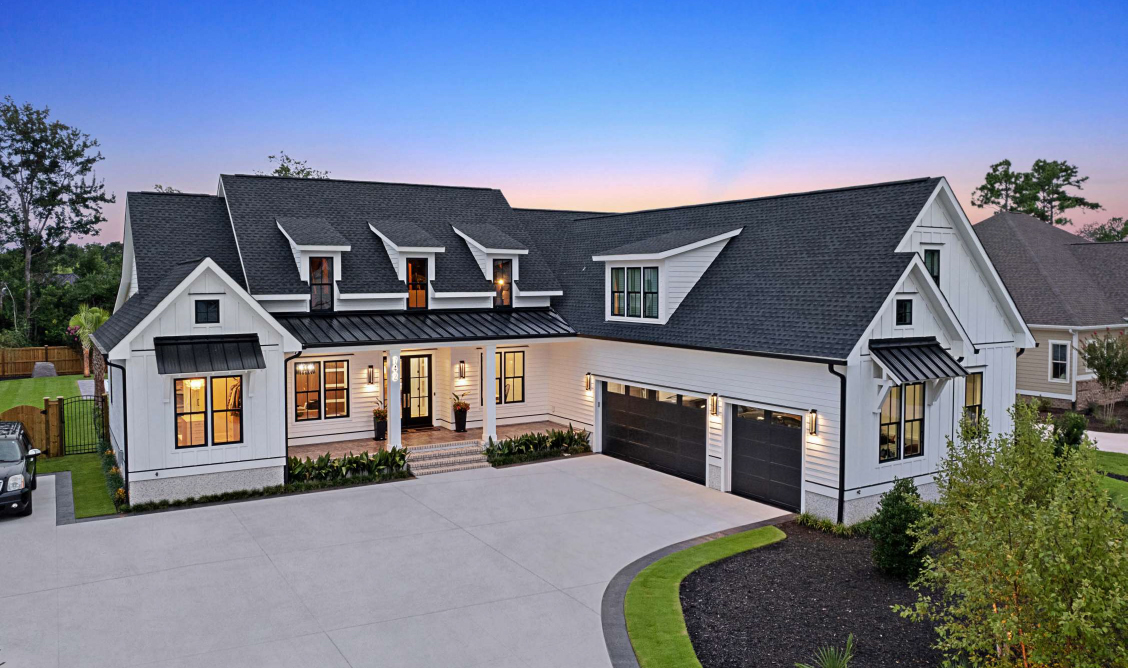 Vahue Custom Homes - Modern Farmhouse